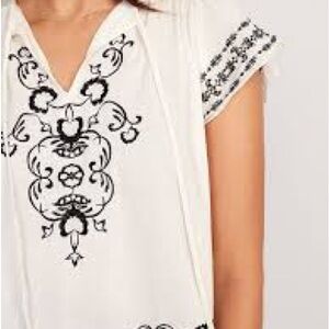 Old Navy Embroidered Flutter Sleeve Top